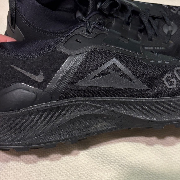 NIKE Black Gore-Tex Athletic Shoes - Picture 14 of 14